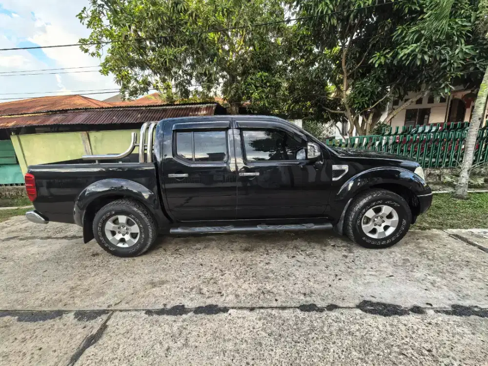 Nissan navara Mt 2010 bekas pemakaian dlm.kota aja