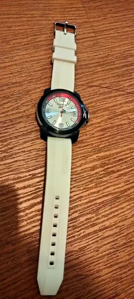 Jam reebok seri RV-TR3-G3