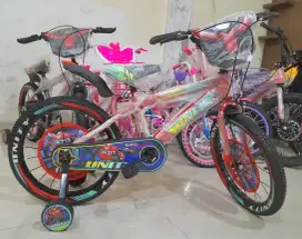 Sepeda anak cowok 18inci (tebeng ada musik n lampu)