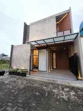 RUMAH MEWAH 2 LANTAI FULL FURNISHED SUKUN