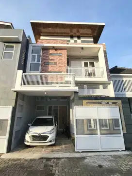 RUMAH SIAP HUNI MEWAH  DEKAT KAMPUS BINUS DAN ARAYA