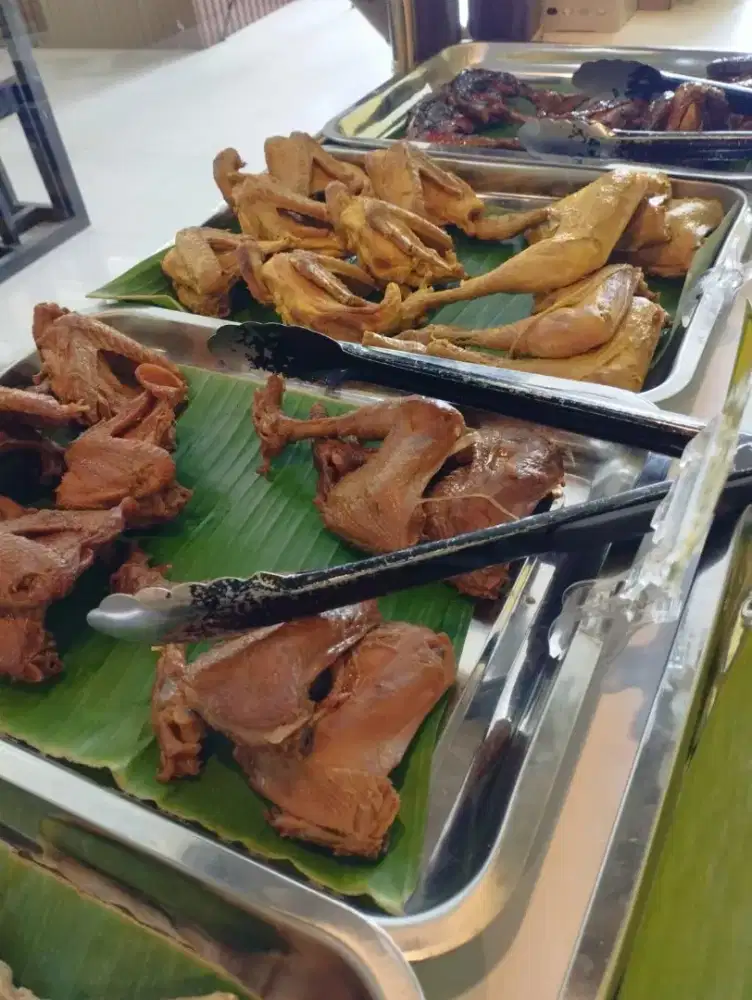 Karyawan masak antapani/buah batu