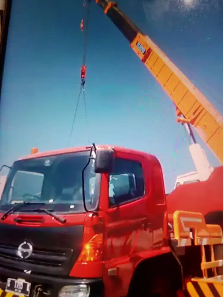 Truck Hino crane tadano 20 ton