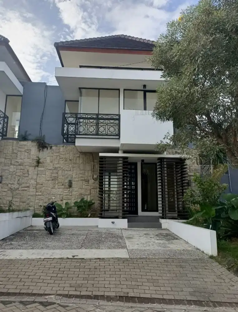 RUMAH MEWAH TASIKMADU DEKAT SUHAT