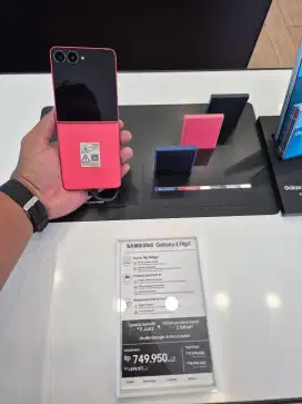 Samsung Zflip7 Ram 12+8 Internal 512Gb FREE BUDS FE