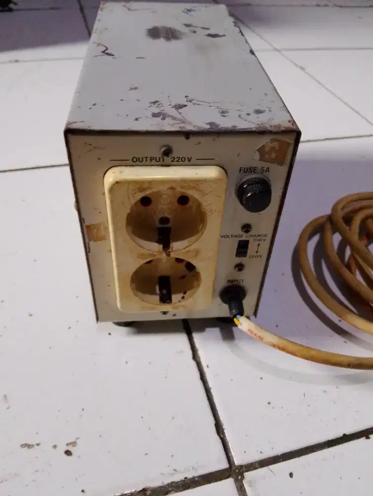 Stabilizer / Regulator  untuk perangkat  komputer