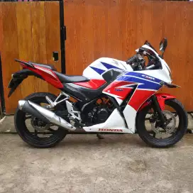 CBR 150R 2015 SURAT LENGKAP MULUS PAJAK ON SIAP PAKAI JARAK JAUH