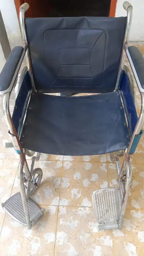 Kursi roda manual standard