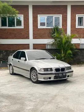 BMW E36 323i AT
