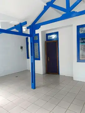 Disewakan pertahun rumah hunian komplek di Cipondoh akses strategis