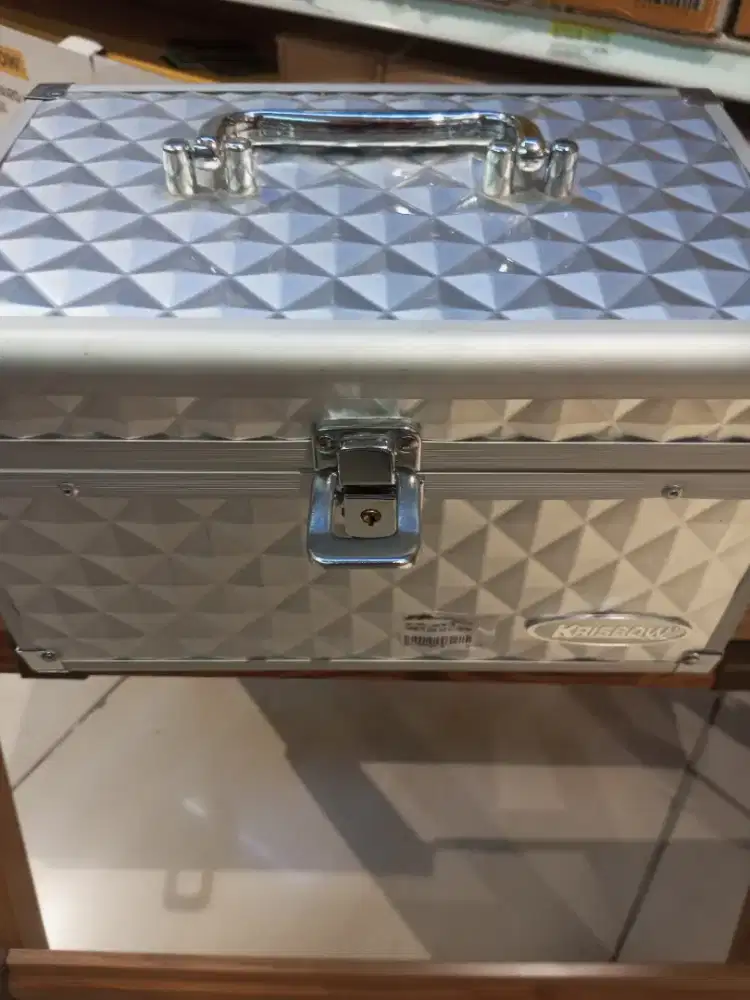 kotak kosmetik krisbow
