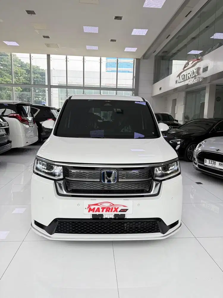 Honda Step Wagon E.Hev Nik2025 Cbu White on black Ready Stok