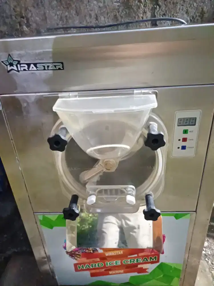 Hard ice cream maker