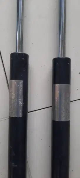 Shock bagasi belakang honda stream