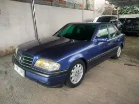 Mercedes Benz C-Class 200 manual th95