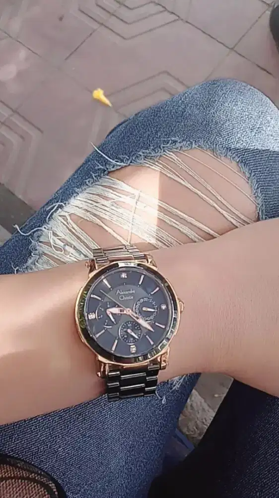 Jam tangan second