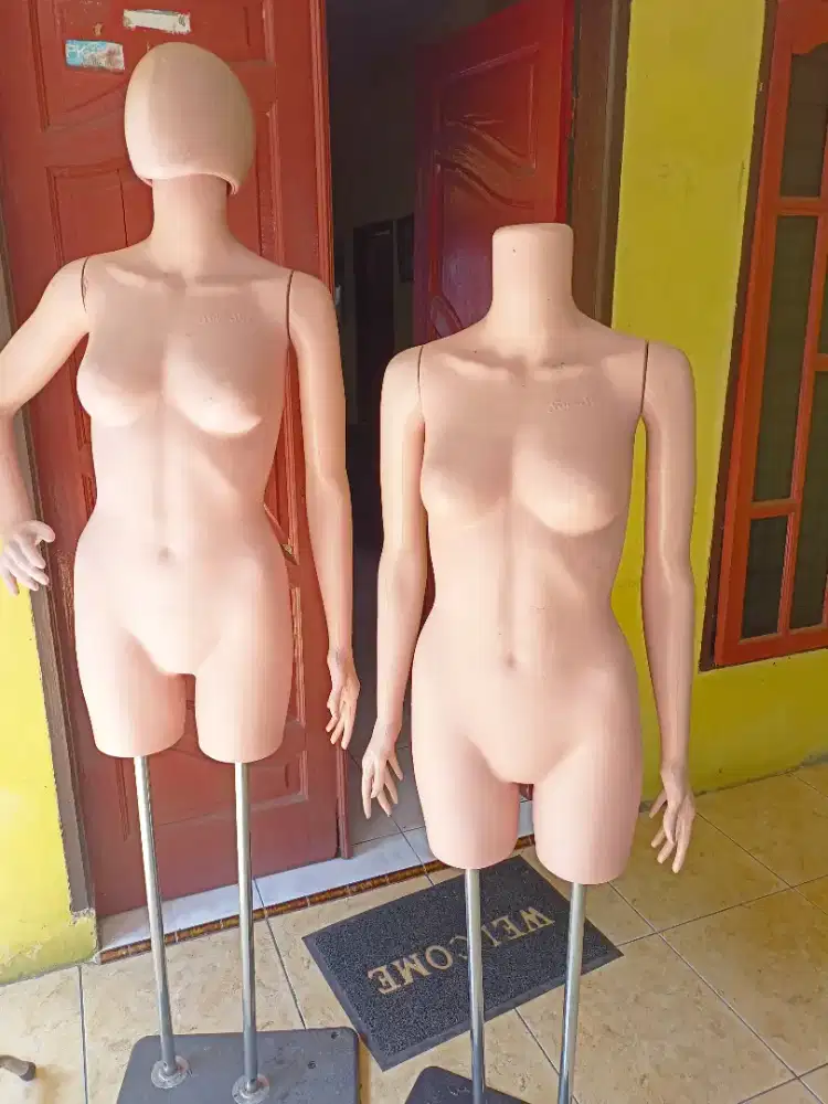 Manekin harga untuk 2 manekin