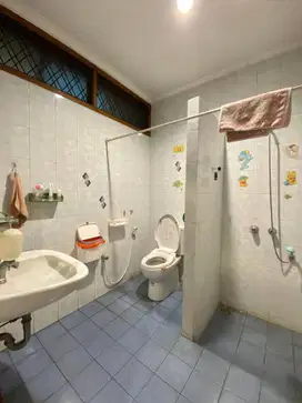 Dijual Cepat Rumah di Singgasana Pradana Bandung Semi Furnished