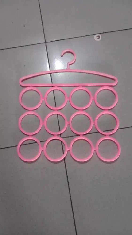Hanger gantungan jilbab