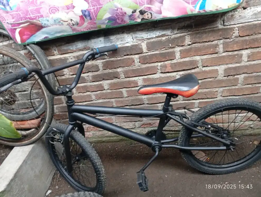 Sepeda model bmx