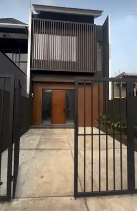 Rumah dengan Tanah & Bangunan yang Luas Lokasi strategis bebas banjir