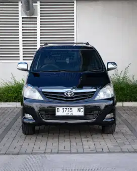 Mobil kijang inova Hitam tipe G matic