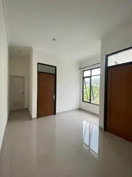 Rumah Baru bagus 2 lantai siap huni dalam Cluster di Sariwangi Atas