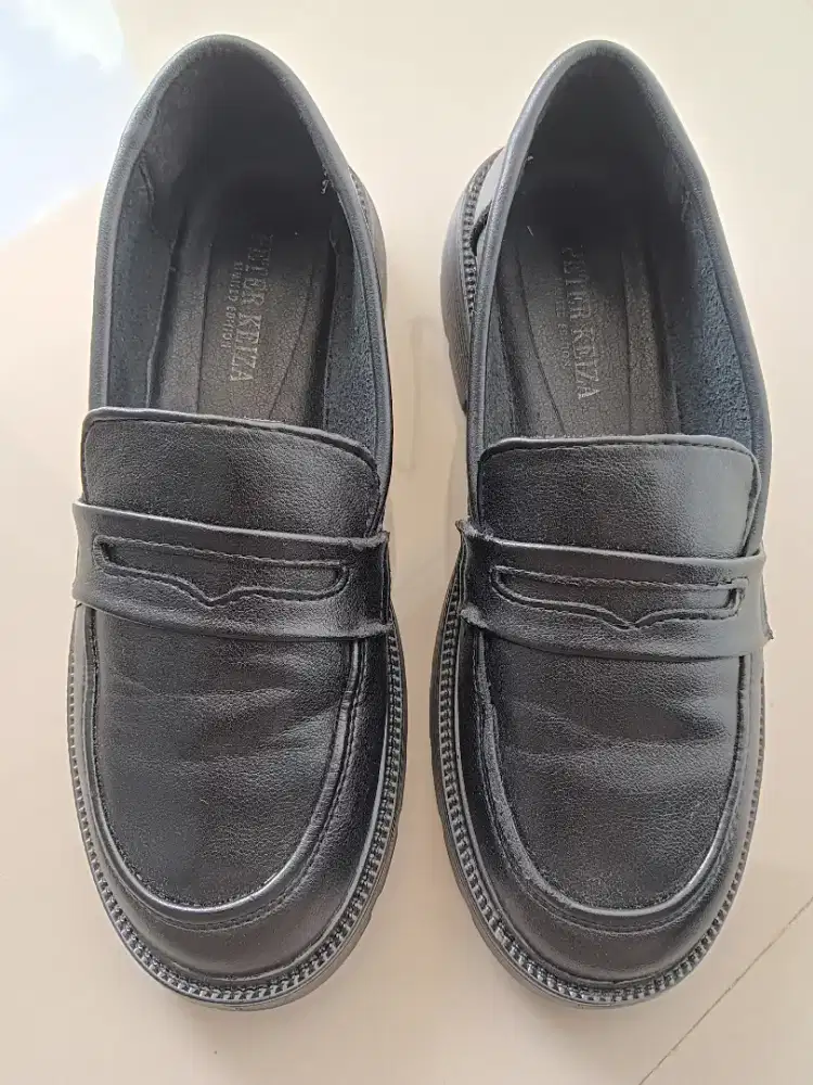 Dijual sepatu merk PETER KEIZA
