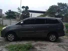 Toyota Kijang Innova 2011 Bensin