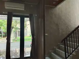 Dijual Rumah 2LT Mewah Startegis Furnished  - Siap Tinggal di Cluster