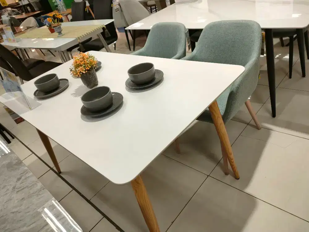 Meja makan minimalis cicilan bunga bisa 0%