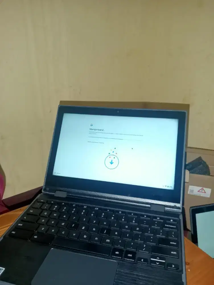 Chrome book baru (belum pernah dipakai sama sekali)