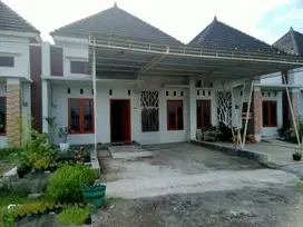 Rumah terawat plus furnish siap huni solobaru