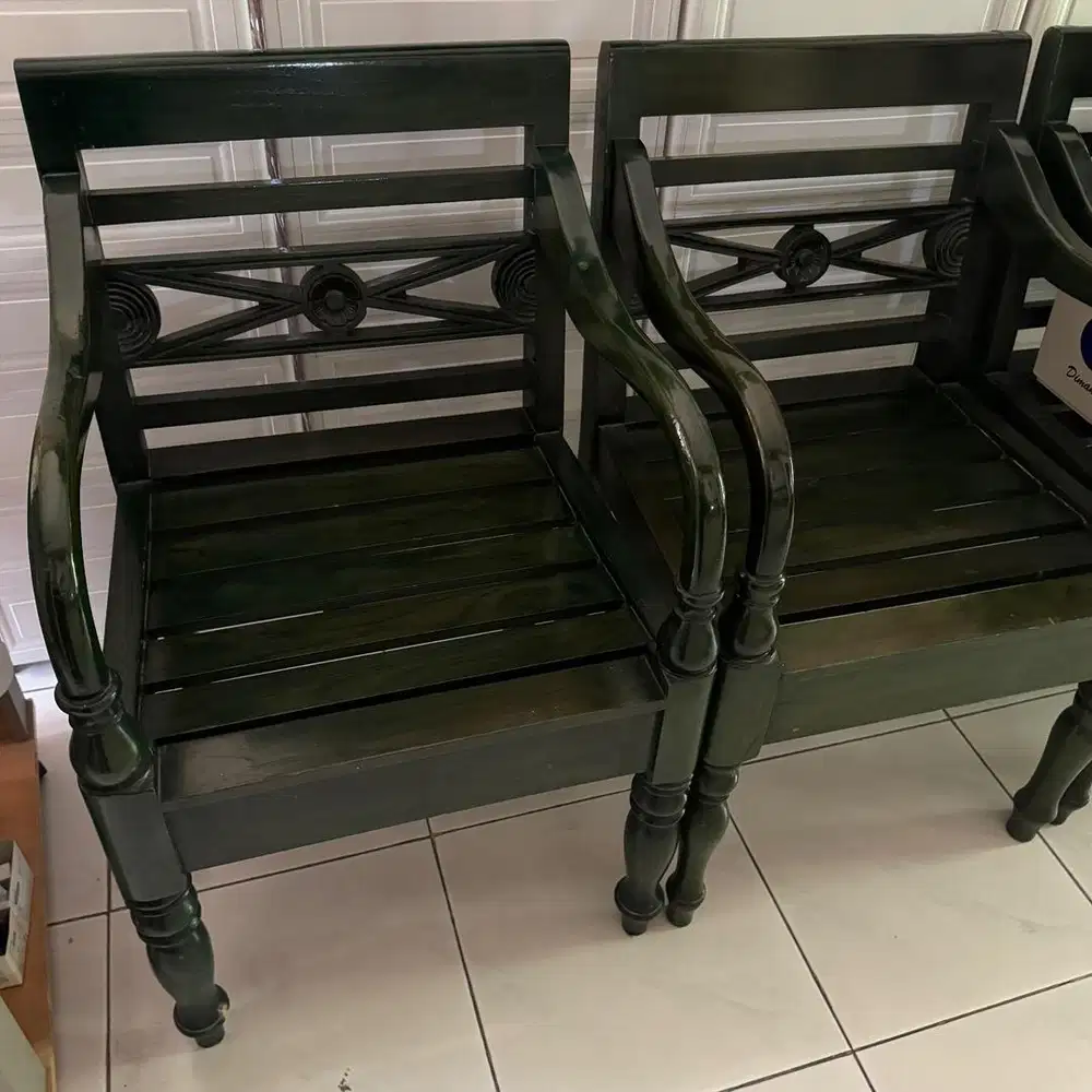 Kursi Kayu Kuat Kokoh (1 set dapat 4 kursi)