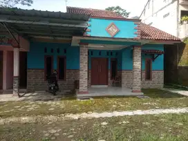 rumah tinggal dan tempat praktek bidan/dokter