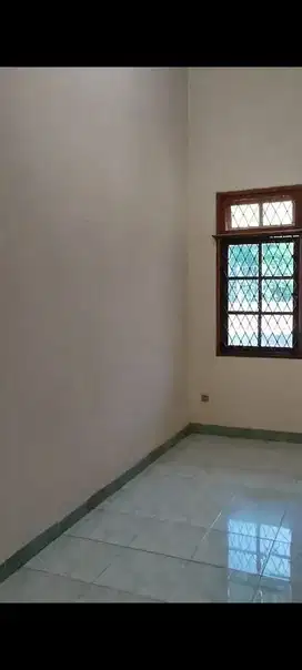 Disewakan Rumah /Kantor Jalan Lebar Tebet Murah Bagus