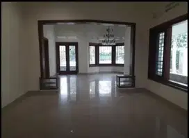 Disewakan Rumah Cocok Untuk Kantor / Cafe Di Sayap Dago
