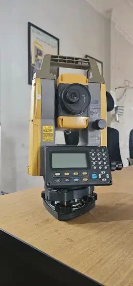 Total station Topcon GM 52 bekas