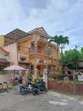 Turun Harga Drastis ! Rumah Mewah 2 Lt dekat Unmer Malang