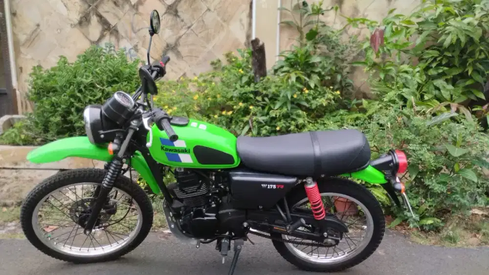 Kawasaki W175 TR 2022 full ori