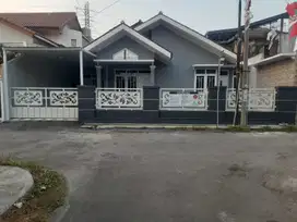 Rumah full renov dekat campus