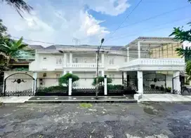 Dijual Rumah dalam Komplek Area Cinere Depok Full Furnish Terawat
