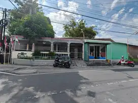 Rumah Plus Tempat Usaha Luas Dekat Kampus UNS Solo