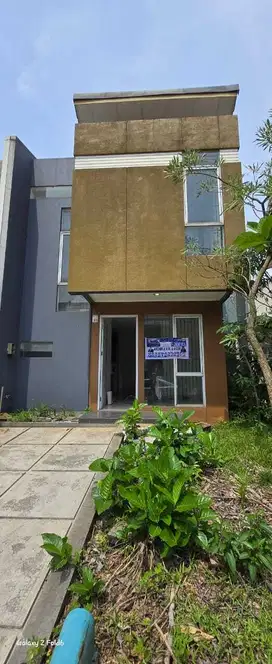 Sewa rumah 2 lantai di Simpli City Pagedangan Tangerang