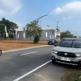 Tepi Jlaan Utama, Tanah Dekat Hotel Hyatt Jalan Palagan