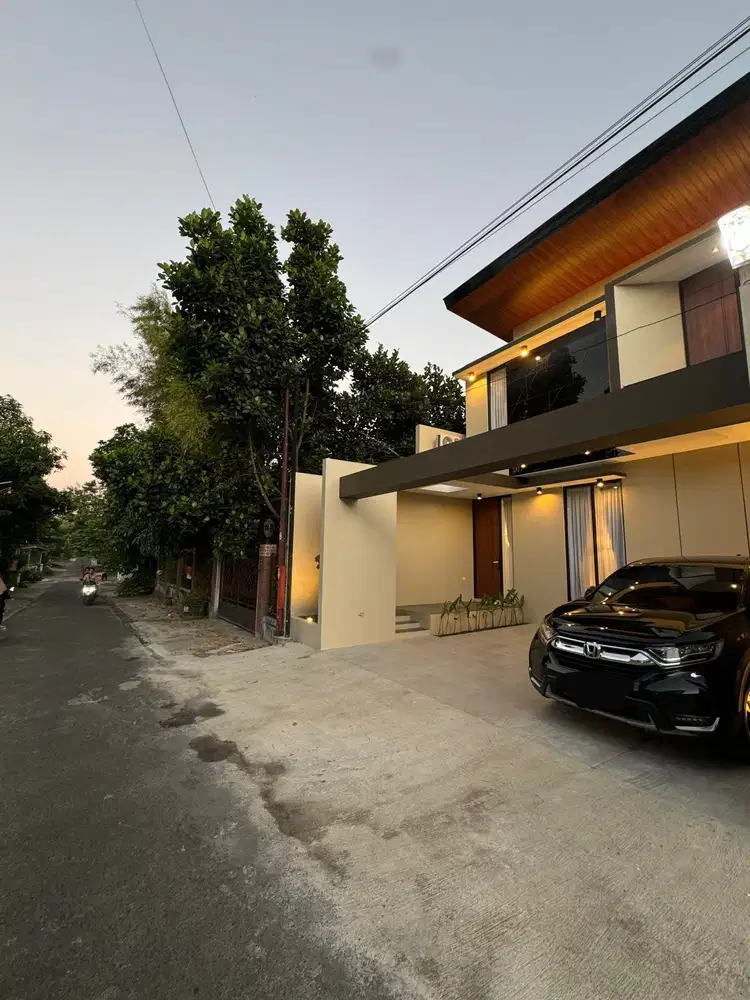 Rumah Baru 2 Lantai Full Furnish  Timur Kampus Tajem Maguwo