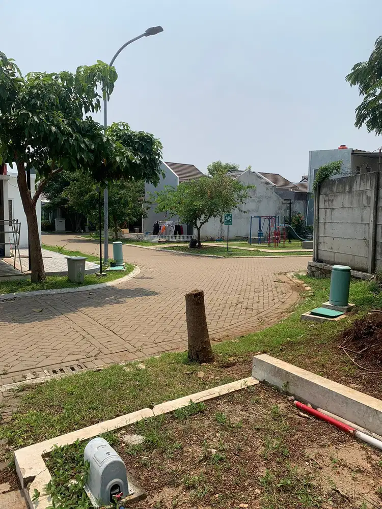 Rumah Minimalis dekat taman di Imperial Green, Tangerang
