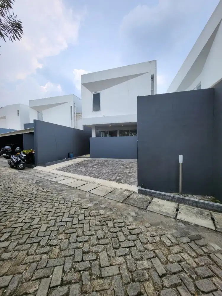 RUMAH DIJUAL SIAP HUNI BRANDNEW LEBAK BULUS JAKARTA SELATAN.