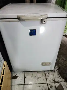Freser box sharp 100liter normal beku