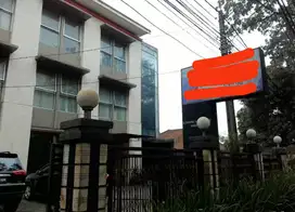 Di jual Bangunan 3 Lantai + rumah